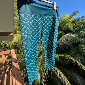 Mermaid Scale Athletic Leggings with Pockets
